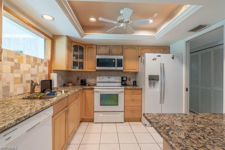 4692  Lakewood  BLVD, Naples, FL 34112
