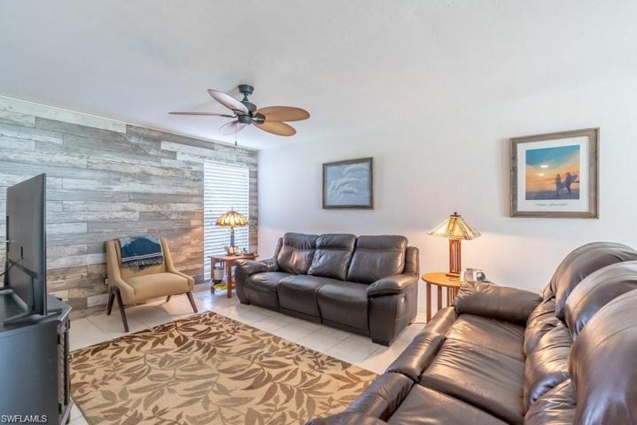 4692  Lakewood  BLVD, Naples, FL 34112