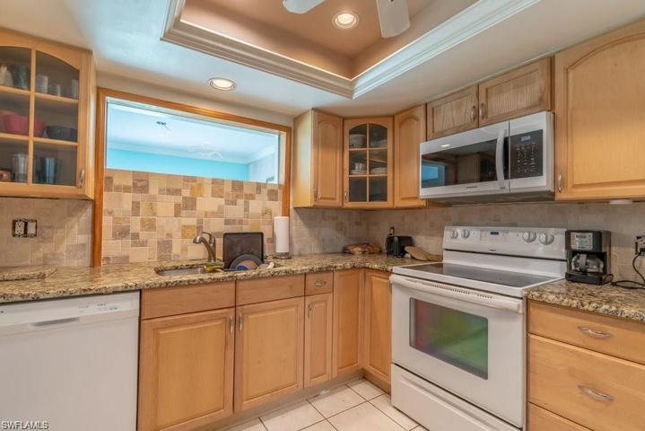 4692  Lakewood  BLVD, Naples, FL 34112