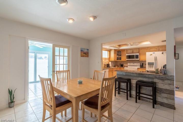 4692  Lakewood  BLVD, Naples, FL 34112
