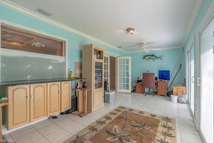 4692  Lakewood  BLVD, Naples, FL 34112