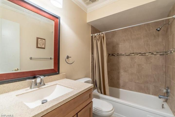 4692  Lakewood  BLVD, Naples, FL 34112
