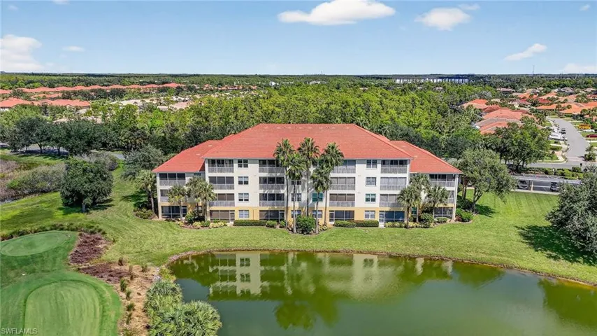 Bird's eye view of apartment complex / building and a nearby body of water