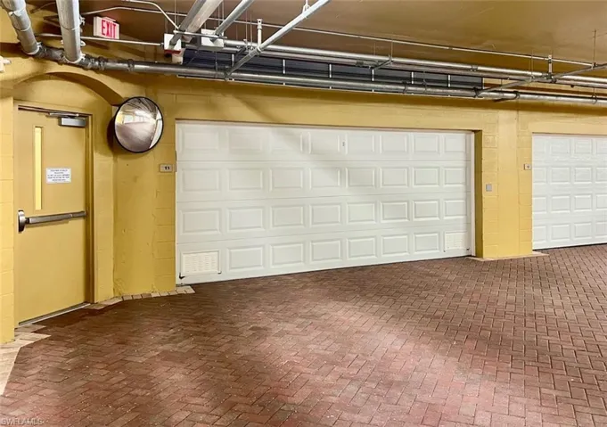 Private 2-car garage on P1