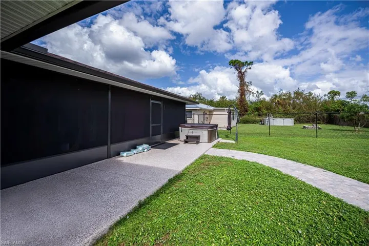 View of yard featuring a hot tub