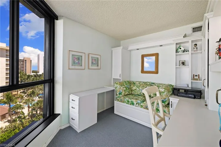 Home office/bed with beautiful beach view!
