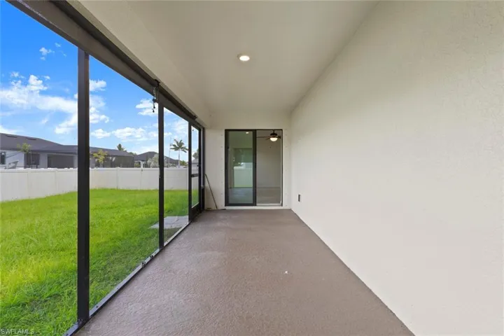 Unfurnished sunroom with ceiling fan