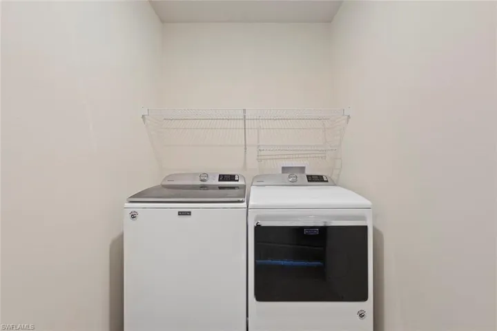 Washroom with independent washer and dryer