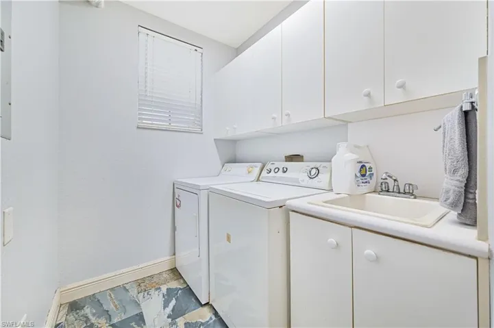 604  Vintage Reserve  LN, Naples, FL 34119