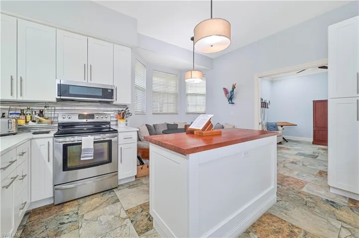 604  Vintage Reserve  LN, Naples, FL 34119