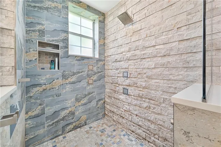 604  Vintage Reserve  LN, Naples, FL 34119