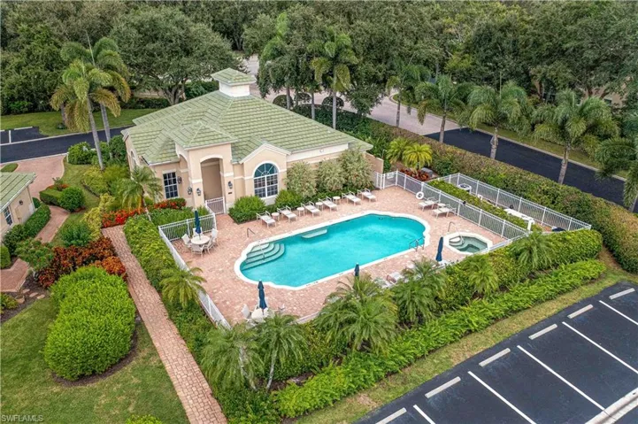 604  Vintage Reserve  LN, Naples, FL 34119