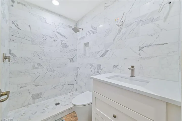 604  Vintage Reserve  LN, Naples, FL 34119