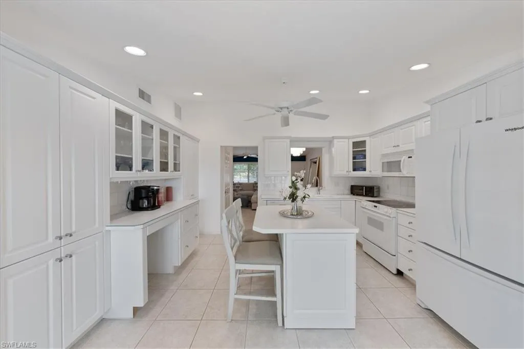 725 Neapolitan WAY, Naples, FL 34103,224088617