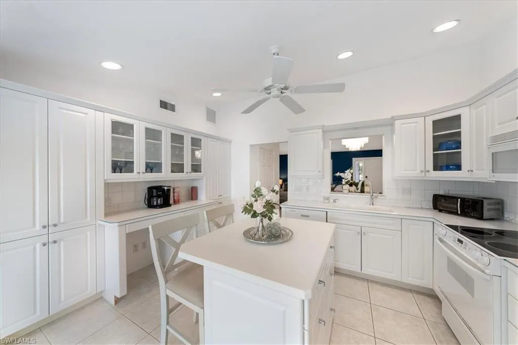 725 Neapolitan WAY, Naples, FL 34103,224088617