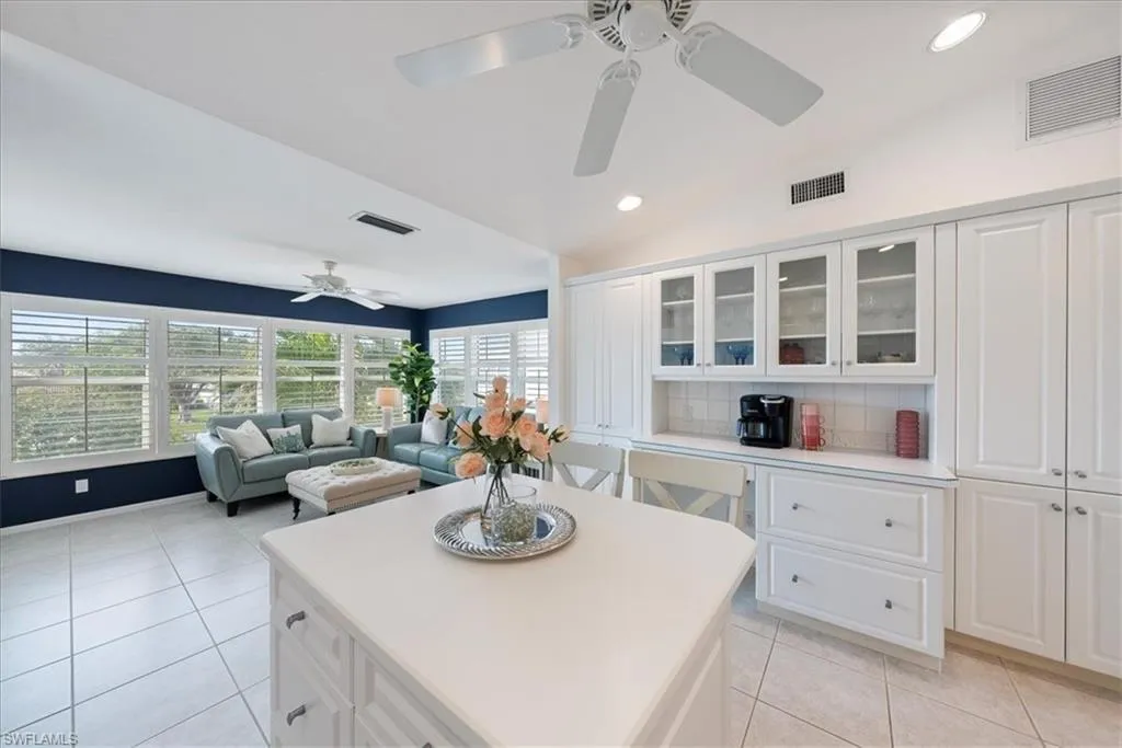 725 Neapolitan WAY, Naples, FL 34103,224088617