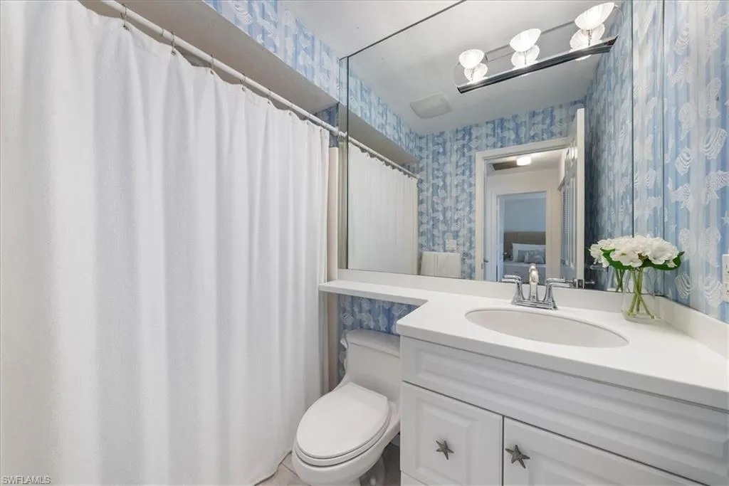725 Neapolitan WAY, Naples, FL 34103,224088617