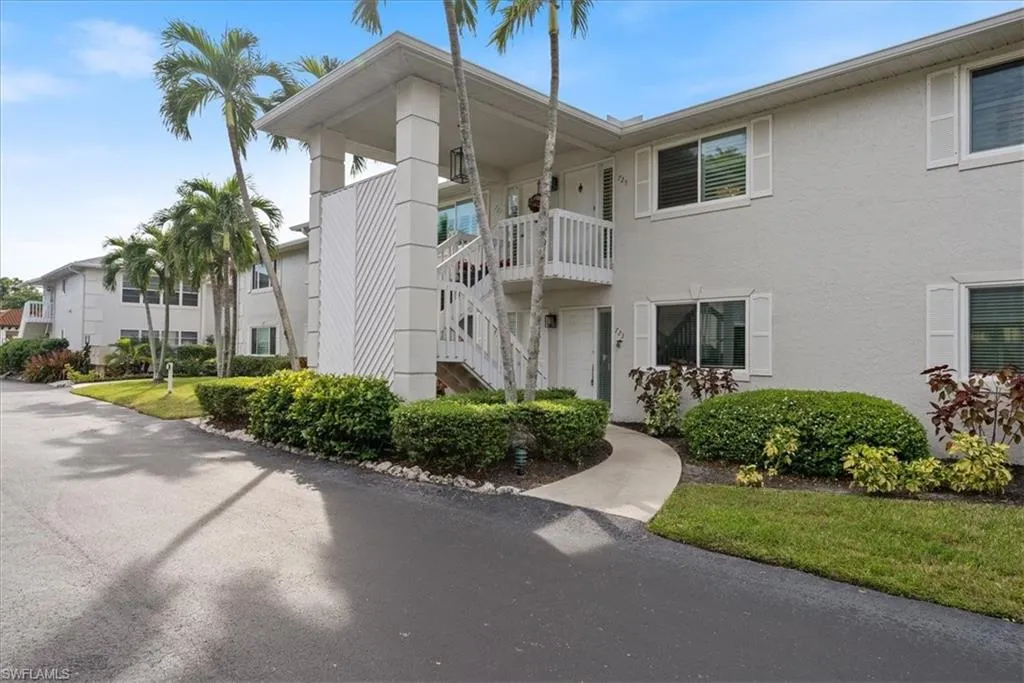 725 Neapolitan WAY, Naples, FL 34103,224088617