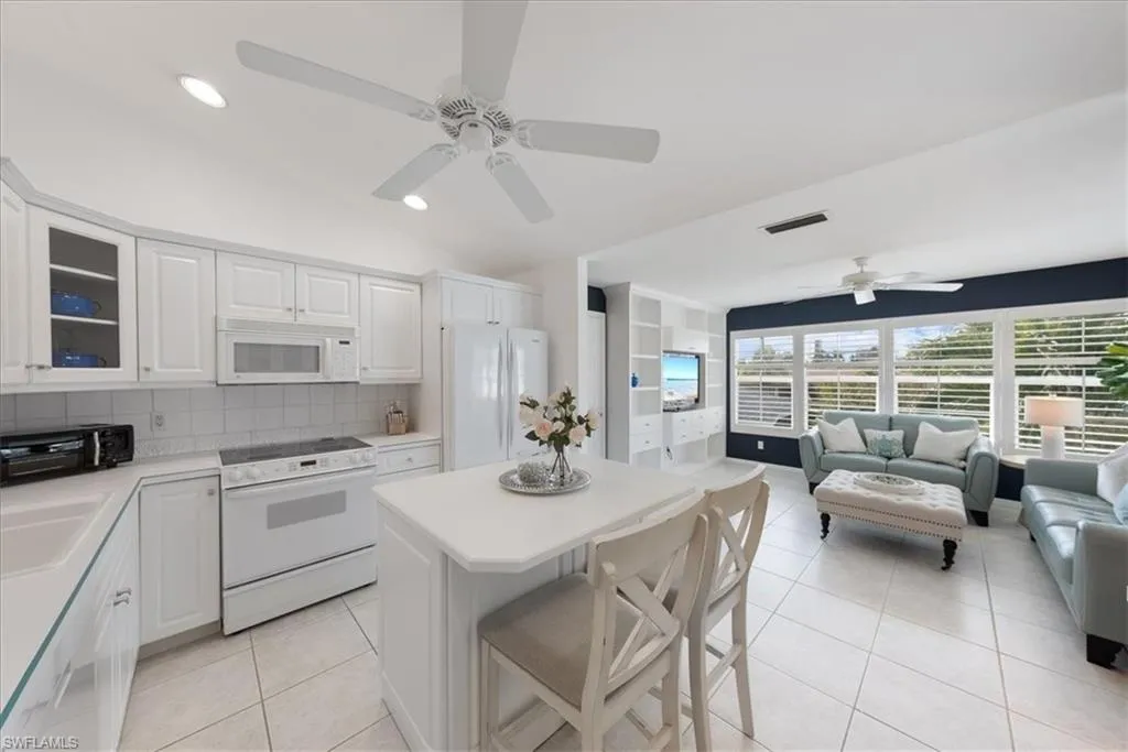 725 Neapolitan WAY, Naples, FL 34103,224088617