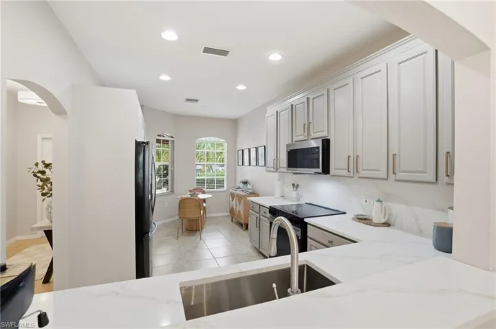 14282  Manchester  DR, Naples, FL 34114
