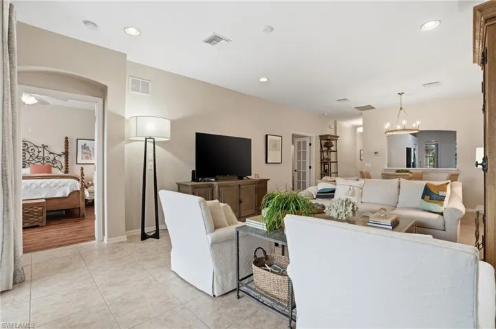 14282  Manchester  DR, Naples, FL 34114