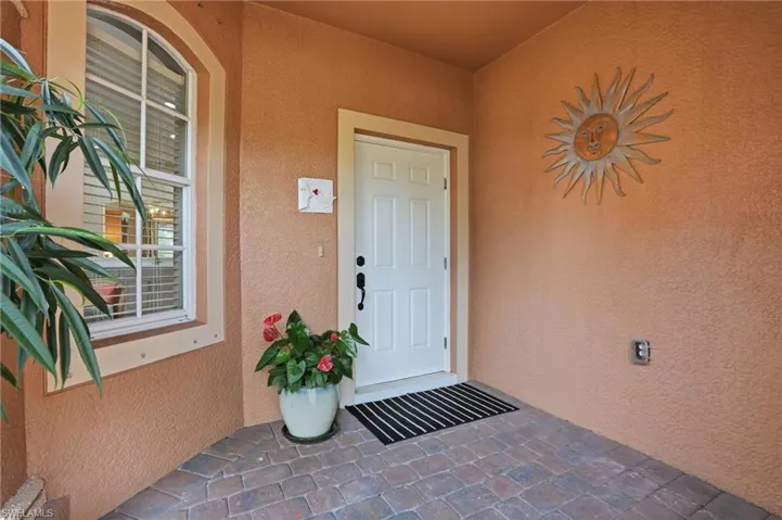 14282  Manchester  DR, Naples, FL 34114