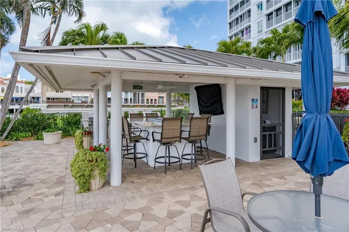 300  Park Shore  DR, Naples, FL 34103