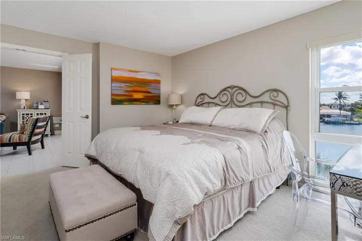 300  Park Shore  DR, Naples, FL 34103