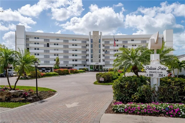 300  Park Shore  DR, Naples, FL 34103
