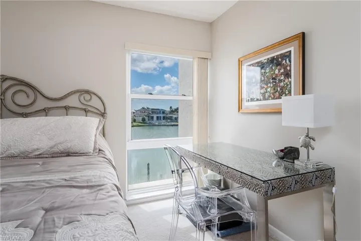 300  Park Shore  DR, Naples, FL 34103