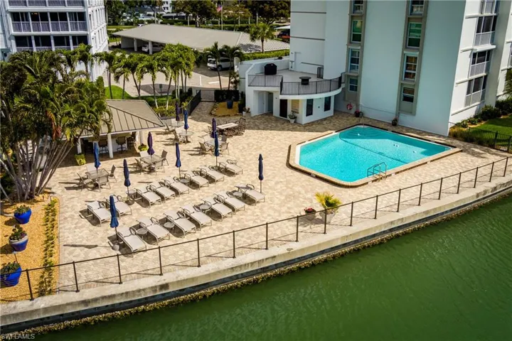 300  Park Shore  DR, Naples, FL 34103