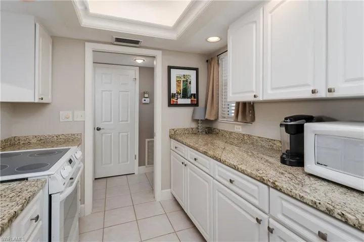 300  Park Shore  DR, Naples, FL 34103