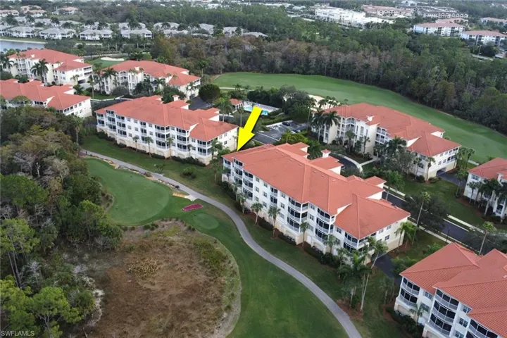 Bird's eye view of a golf course
