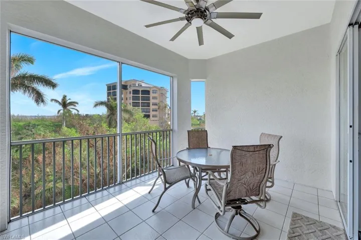 Sunroom with ceiling fan