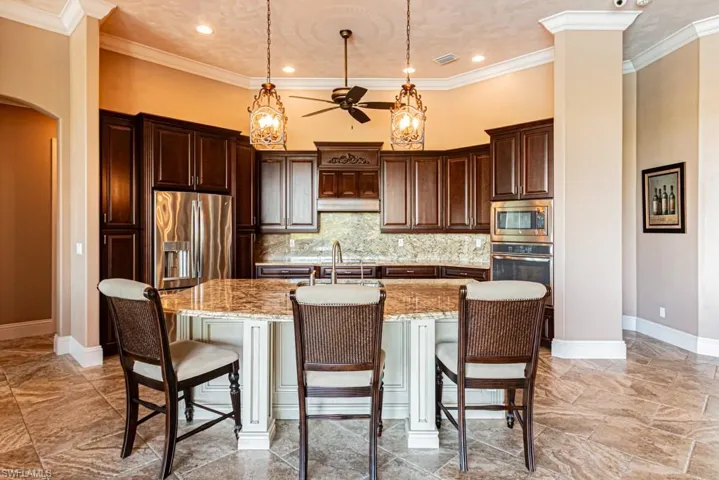 Large island for meal prep, gatherings, etc.