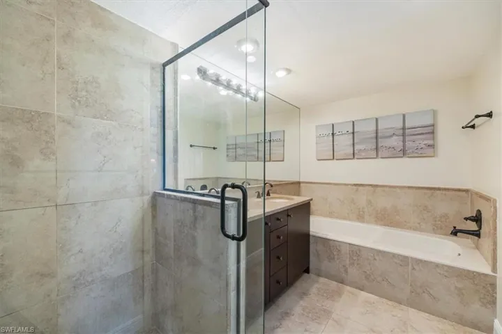 6025 Chardonnay Ln 103, Naples, Florida 34119