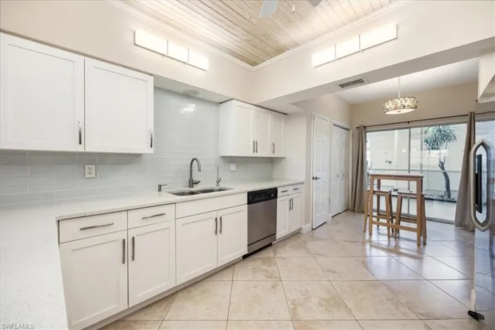 6025 Chardonnay Ln 103, Naples, Florida 34119