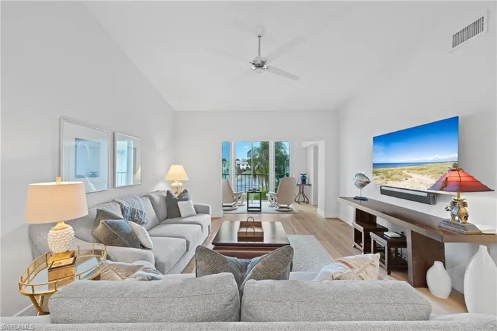 818 Tanbark Dr 204, Naples, Florida 34108