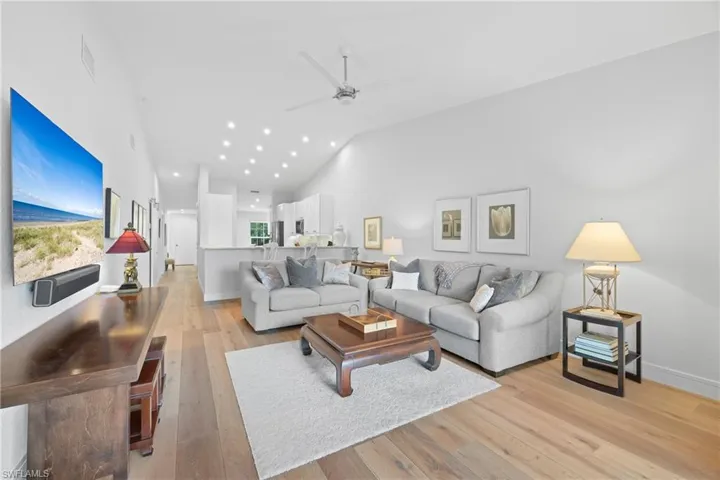 818 Tanbark Dr 204, Naples, Florida 34108