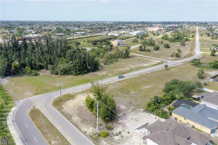 801 SW 2nd  TER, Cape Coral, FL 33991