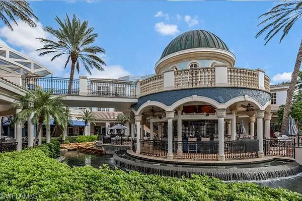 The Center Bar at The Promenade at Bonita Bay offers live music, dancing, shopping, and more—creating a lively social hub at the heart of the community’s outdoor lifestyle.