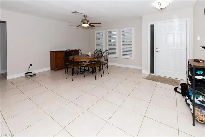 Dining/entry