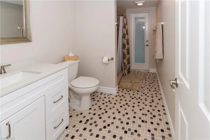 Second bath with door to pool