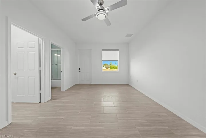 Empty room featuring ceiling fan