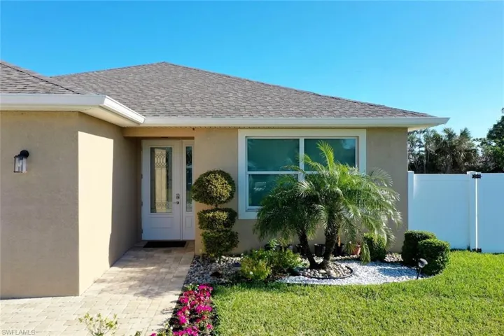 Entrance to property with a yard