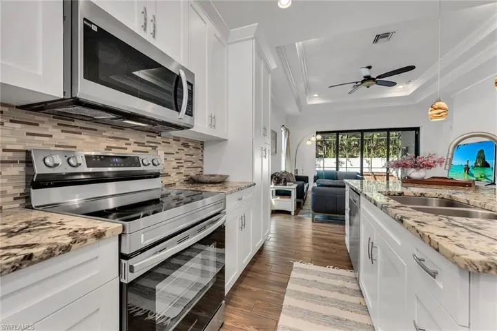 833  109th N AVE, Naples, FL 34108