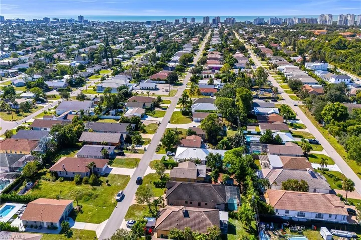 833  109th N AVE, Naples, FL 34108