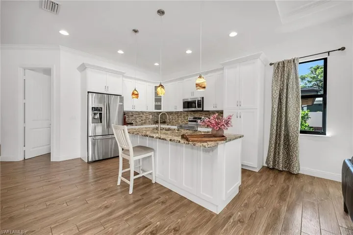 833  109th N AVE, Naples, FL 34108