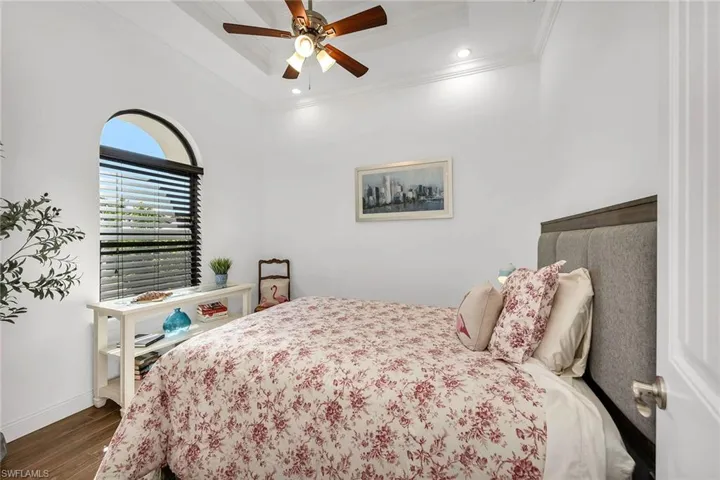 833  109th N AVE, Naples, FL 34108