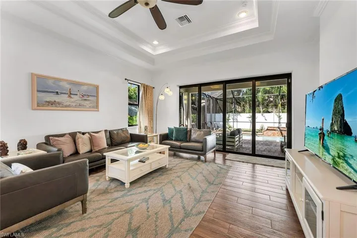 833  109th N AVE, Naples, FL 34108
